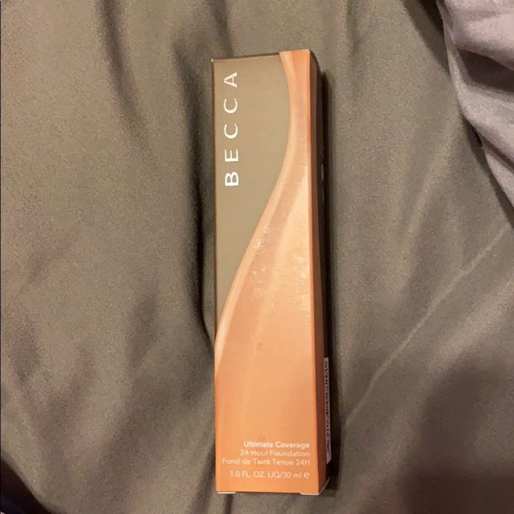 Becca ultimate coverage 24hr Foundation Cassava!